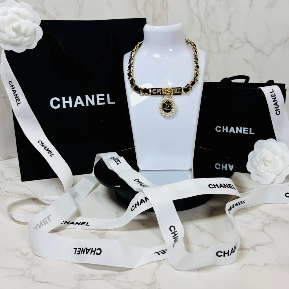 A-1DC-33: NECKLACE: Blk Pleather & Golden Braided Rope w/Faux Pearl Charm, NWOT